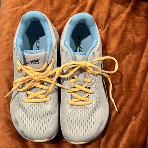 Altra  VÍA Olympus shoes